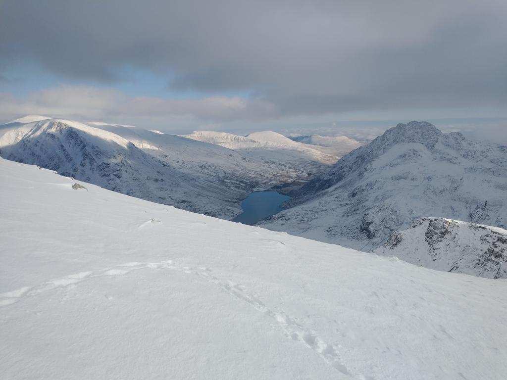 LizleyFowler's tweet photo. Nice day for a mountain stroll https://t.co/gzxfgVu7v6