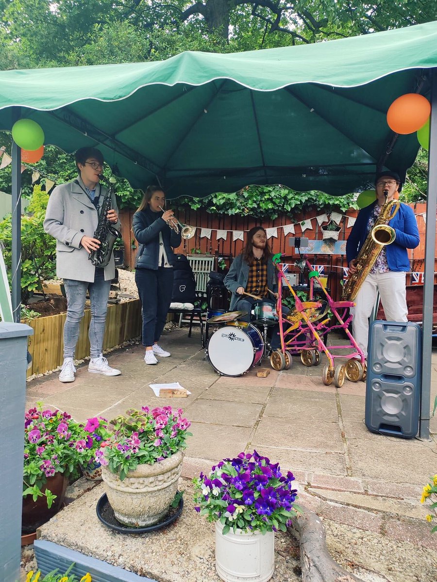 PudBand's tweet photo. a throwback to warmer (ish!) times 🌤️🌻🌷 playing for a private birthday event 🎂🎈 Give us a message if you’ve got an event coming up- we’re the band for you! 🎶🎺 #yorkmusic #yorkbased #streetband #functionband #york #newcastle #hull https://t.co/zocRcnG5iy