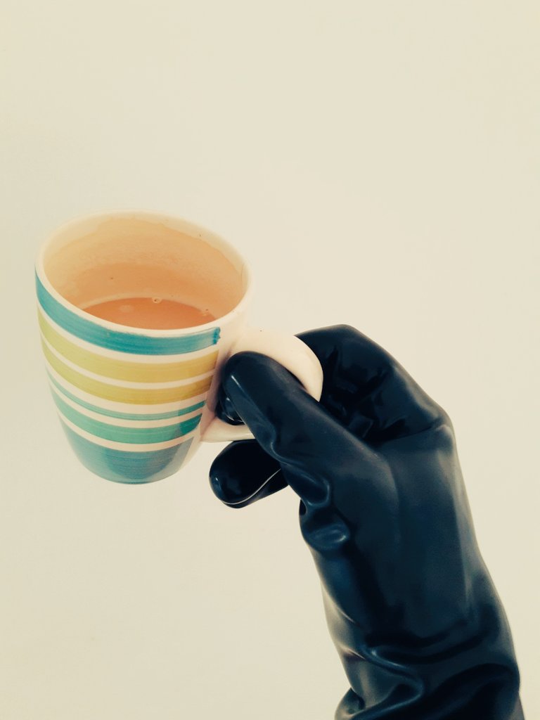Sissy_Morgana's tweet photo. Good morning!!! 
#gloves #rubbergloves #heavyrubbergloves https://t.co/EToI3XuIb0
