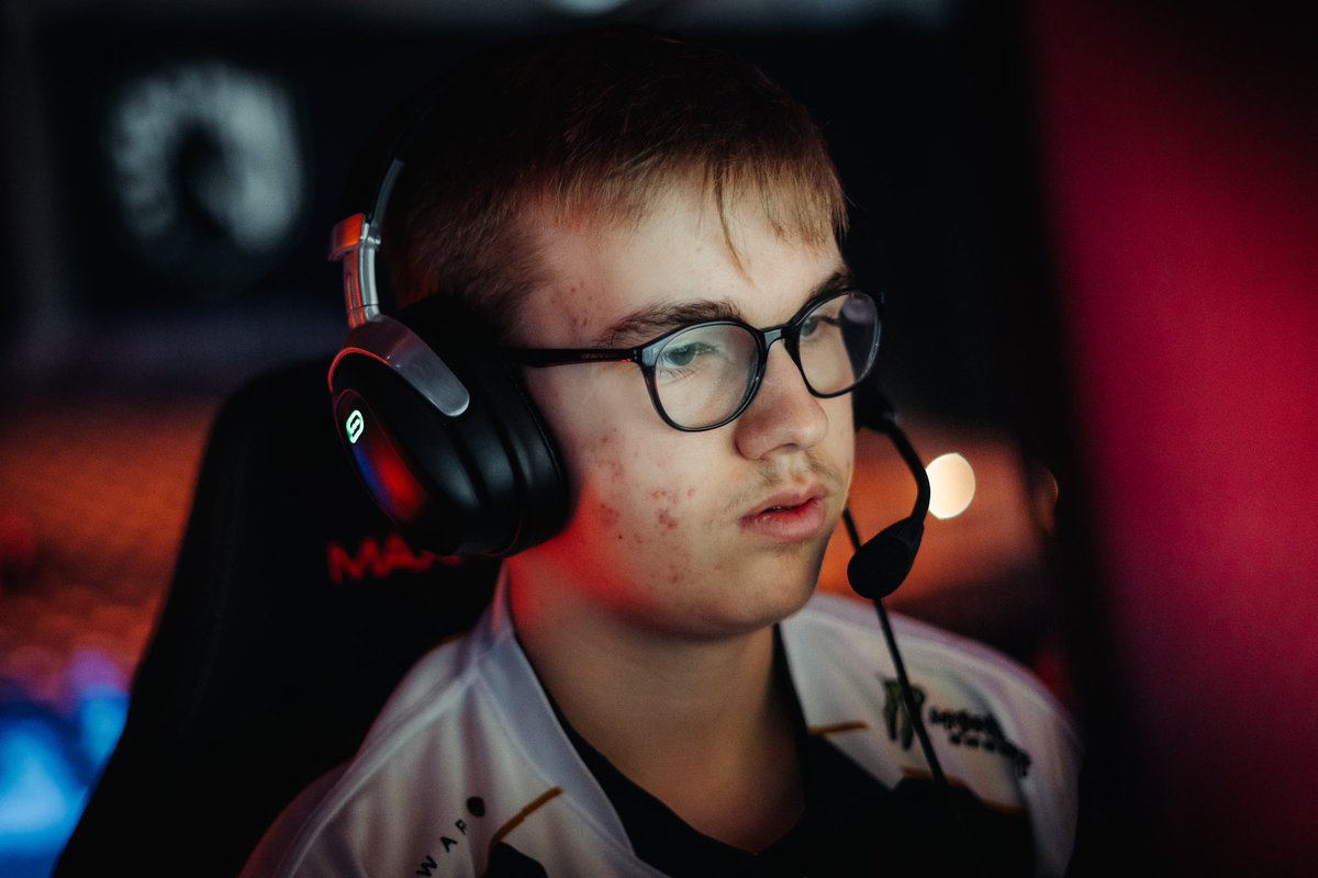 TeamLiquid's tweet photo. The Rocket League team is warming up for their first match of the day!!!
Who is ready to see some insane games today?! Match starts at 11 AM CET #FallMajor 💙 https://t.co/eMyVAGHIjc