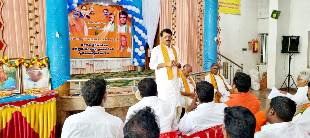 MouryaBjp's tweet photo. ತಮಿಳುನಾಡಿನ ತಿರುಚಿಯಲ್ಲಿ ರಾಜ್ಯ ಬಿಜೆಪಿ ಎಸ್,ಸಿ ಮೋರ್ಚಾ ಪದಾಧಿಕಾರಿಗಳು ಹಾಗು ಜಿಲ್ಲಾ ಅಧ್ಯಕ್ಷರ ಸಭೆ ರಾಜ್ಯ ಅಧ್ಯಕ್ಷರಾದ ಶ್ರೀ ತಡಪೆರಿಯಸ್ವಾಮಿ ಅಧ್ಯಕ್ಷತೆಯಲ್ಲಿ ಸಭೆನಡೆಯಿತು ಸಭೆಯಲ್ಲಿ ಬಸ್ತಿ ಸಂಪರ್ಕ ಅಭಿಯಾನ ಕಾರ್ಯಕ್ರಮದ ದೇಶದಲ್ಲಿಯೇ ತಮಿಳುನಾಡು ಎರಡನೇ ಸ್ಥಾನ ಪಡೆದ ಹಿನ್ನೆಲೆಯಲ್ಲಿ ರಾಜ್ಯದ ಎಲ್ಲಾ ಕಾರ್ಯಕರ್ತರಿಗೆ ಅಭಿನಂದನೆ https://t.co/Cu6VCuYoiF