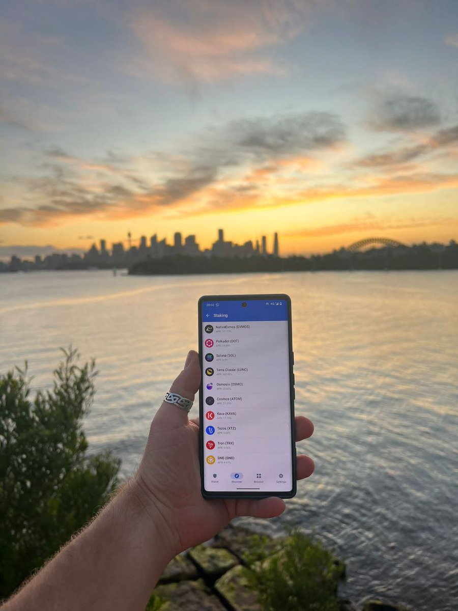 TrustWallet's tweet photo. Not sure what's more amazing... the view or the native #crypto staking options in #TrustWallet 😍

📍Sydney, Australia 🇦🇺 https://t.co/gR2lCAGayz