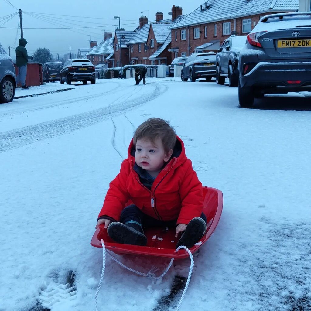 SMalphurious's tweet image. He really wasn't so sure about all this white stuff 🤣 #snowday #sunnyengland #bristol #uk instagr.am/p/CmBa_oHDH2U/