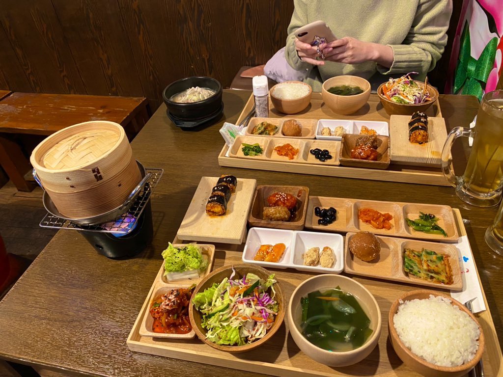 かほちゃんとご飯。
카페,늘  お洒落なカフェでかわいい。
Neulラテとオレオチーズケーキ
美味しかった

トヌガでボッサムも食べた。
来月にはやっと韓国に行ける!!
楽しみ🇰🇷🥺
#Neul #豚友家