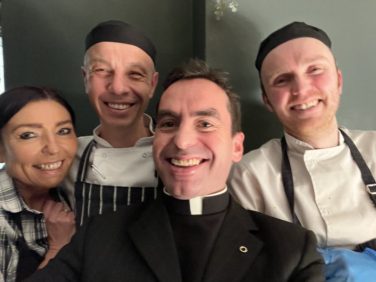 Oratorychaplain's tweet image. Our fabulous catering staff excelled all term in providing our meals and many celebrations, and always with good humour. Cheers! ⁦@ChartwellsInd⁩