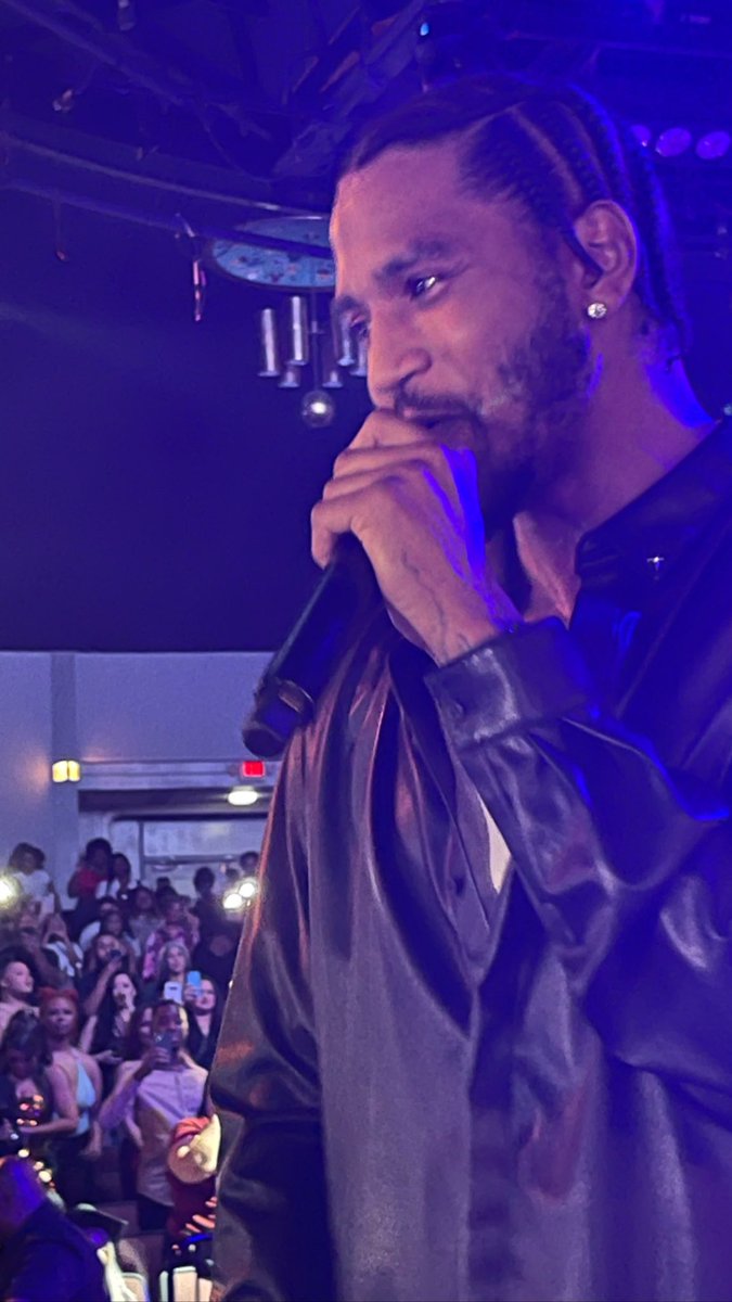 N_O_Angel's tweet photo. It's gon always be the fave for me!!! #TreySongz @treysongz put on a good show!!! Pleasantly surprised with this 1...wasnt expecting TSE either...so even better! https://t.co/TKZZZpUHgt