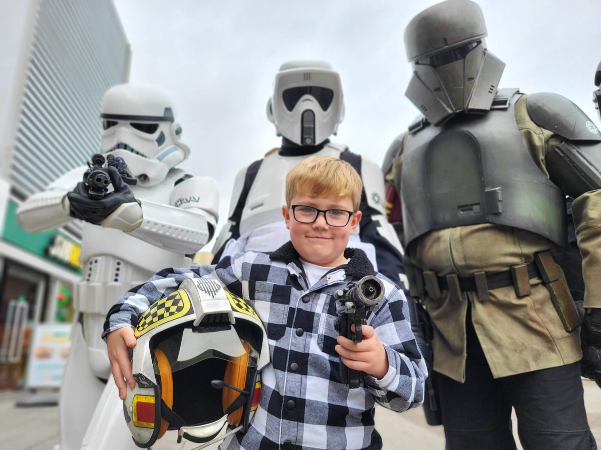 CandlelightersT's tweet photo. #SupporterSunday 💕 Today we're saying a huge thank you to our friends at @sentinelsquaduk. Sentinel Squad is a Star Wars costume group raising money for various charitable causes. This year, they're supporting the families of children with cancer, raising for Candlelighters. 🌟 https://t.co/g73U2khOp5