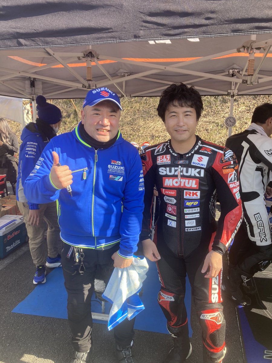 oz_rider36's tweet photo. 今日は近畿スポーツランドで開催された北川圭一杯にSUZUKI MotoGPライダーとして走られた津田拓也選手、渡辺一樹選手が来られるとの事で観戦してきました💙
一緒に写真撮って頂きましたが緊張して顔が強張りました😱
#SUZUKI
#MotoGP
#津田拓也
#渡辺一樹 https://t.co/1y5fekp3KP