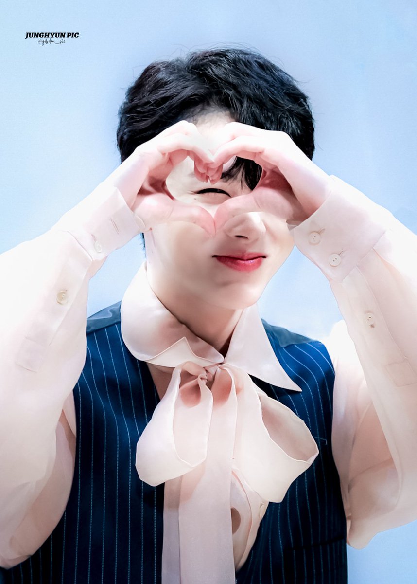 221203 팬싸인회 

정현이의 하트를 받아랏🫶🏻—̳͟͞͞♥

(재업😉 

#이정현 #정현 
#갓기등장 #junghyun