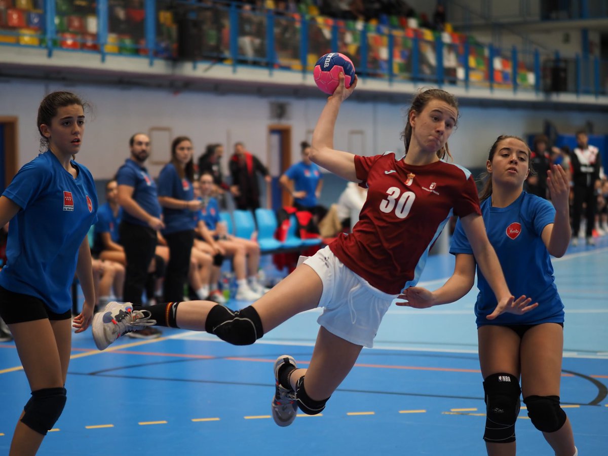 🏆 Tercera Jornada del Triangular de Selecciones Autonómicas en #AzuquecaDeHenares (<a href="/fbmclm/">Fed. Balonmano de Castilla-La Mancha</a>  🆚  <a href="/fedmadridbm/">Fed. Madrileña BM.</a>)

🔥 Este domingo última sesión de las selecciones infantiles y juvenil masculina ⚡ Madrid 

📸 Domin García