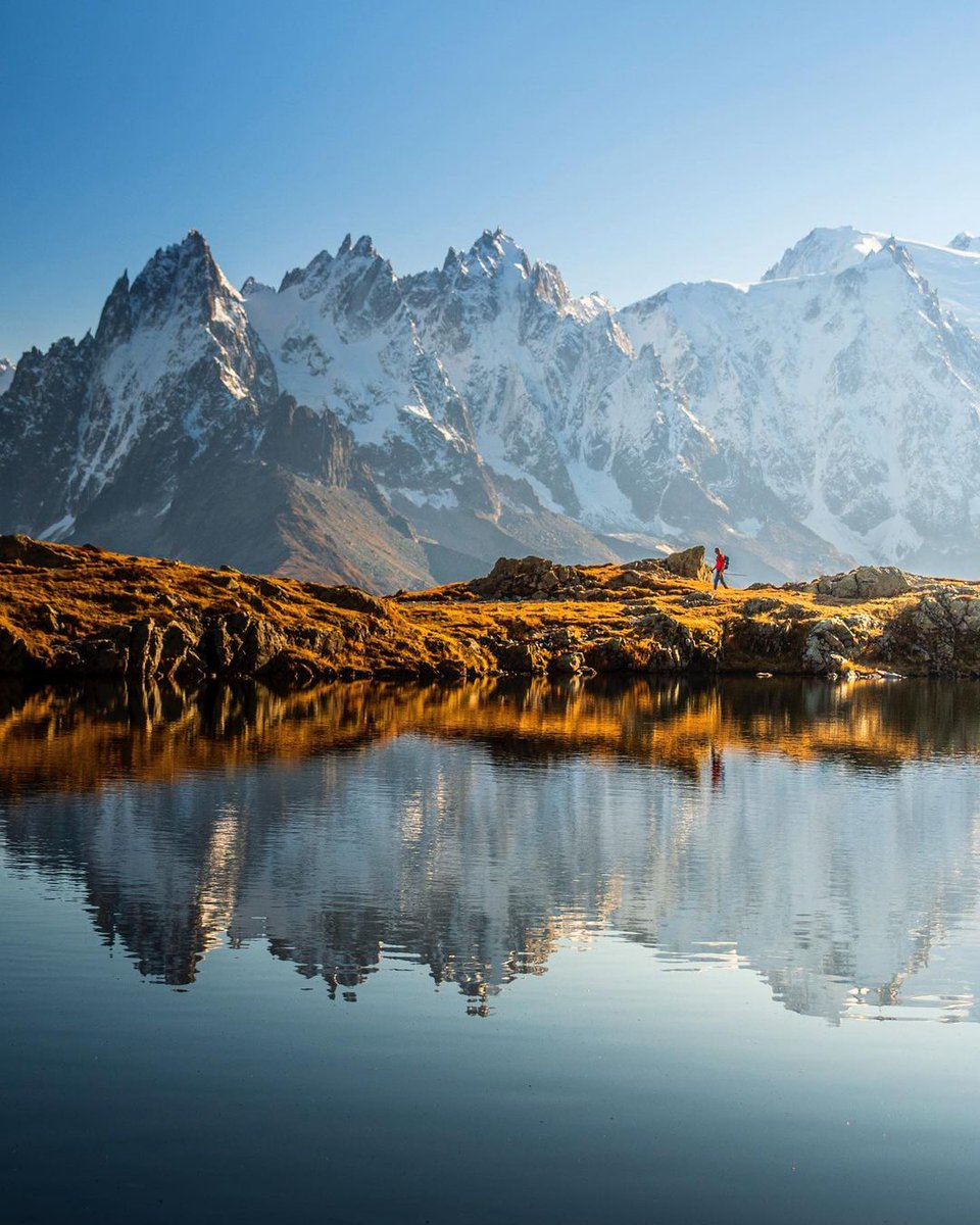 LMPositif's tweet photo. 🇫🇷 Le lac des Chéserys et sa vue imprenable sur la vallée de Chamonix ! 🏔
☀️ Très bonne journée à tous ! 🍀 💛

📸 : Alexis Marcellin https://t.co/hHfPqDkRxp