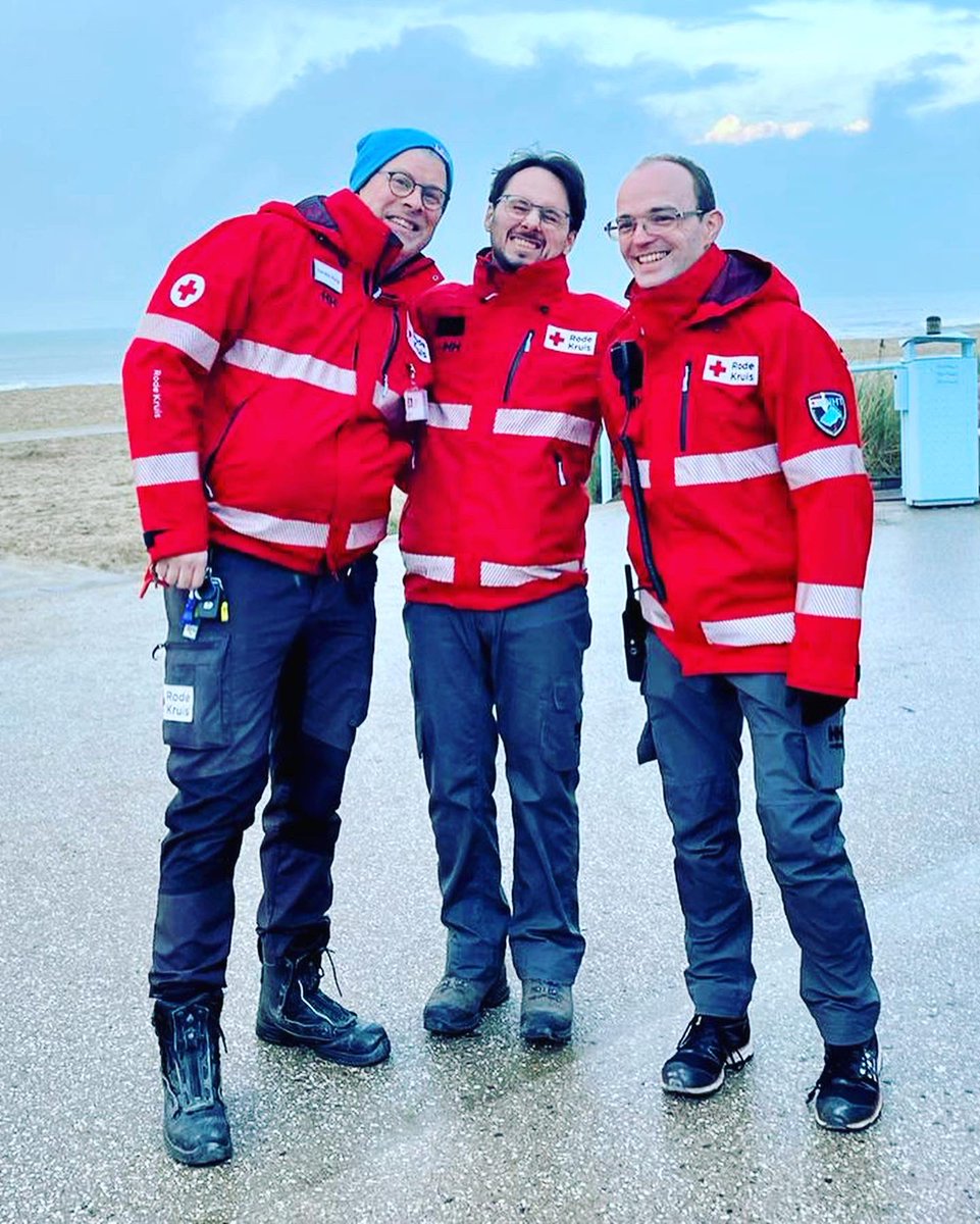 NRKDenHaag's tweet photo. Sfeervolle inzet gisteren op de #ScheveningenLightWalk ✨ 

Alle #vrijwilligers bedankt voor de inzet, het is genieten van al het moois! 

#scheveningen #denhaag #ehbo #evenementenhulp #rkhaaglanden #evenement #eerstehulp #kerstman 

#RodeKruis #Haaglanden @rodekruis https://t.co/nyuEvQTfrX