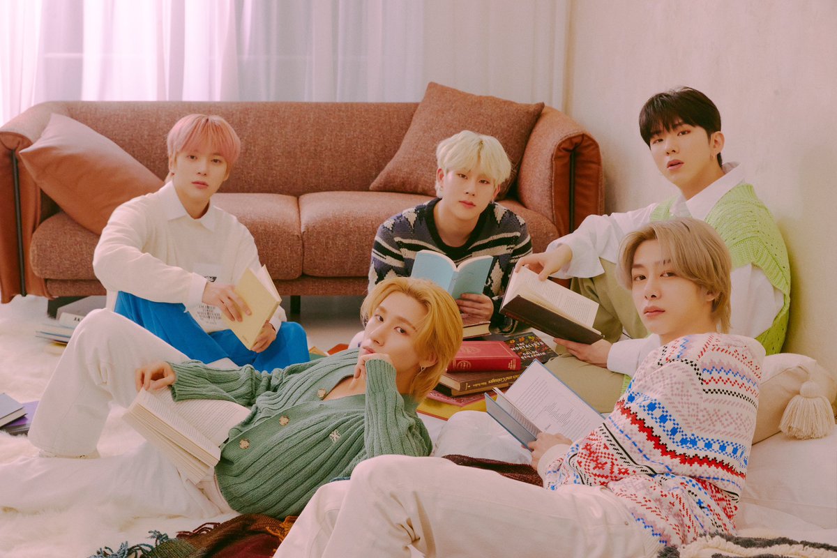 0514universe's tweet photo. [📸] THE READER 1 - #몬스타엑스 https://t.co/1W1RsDZWbk