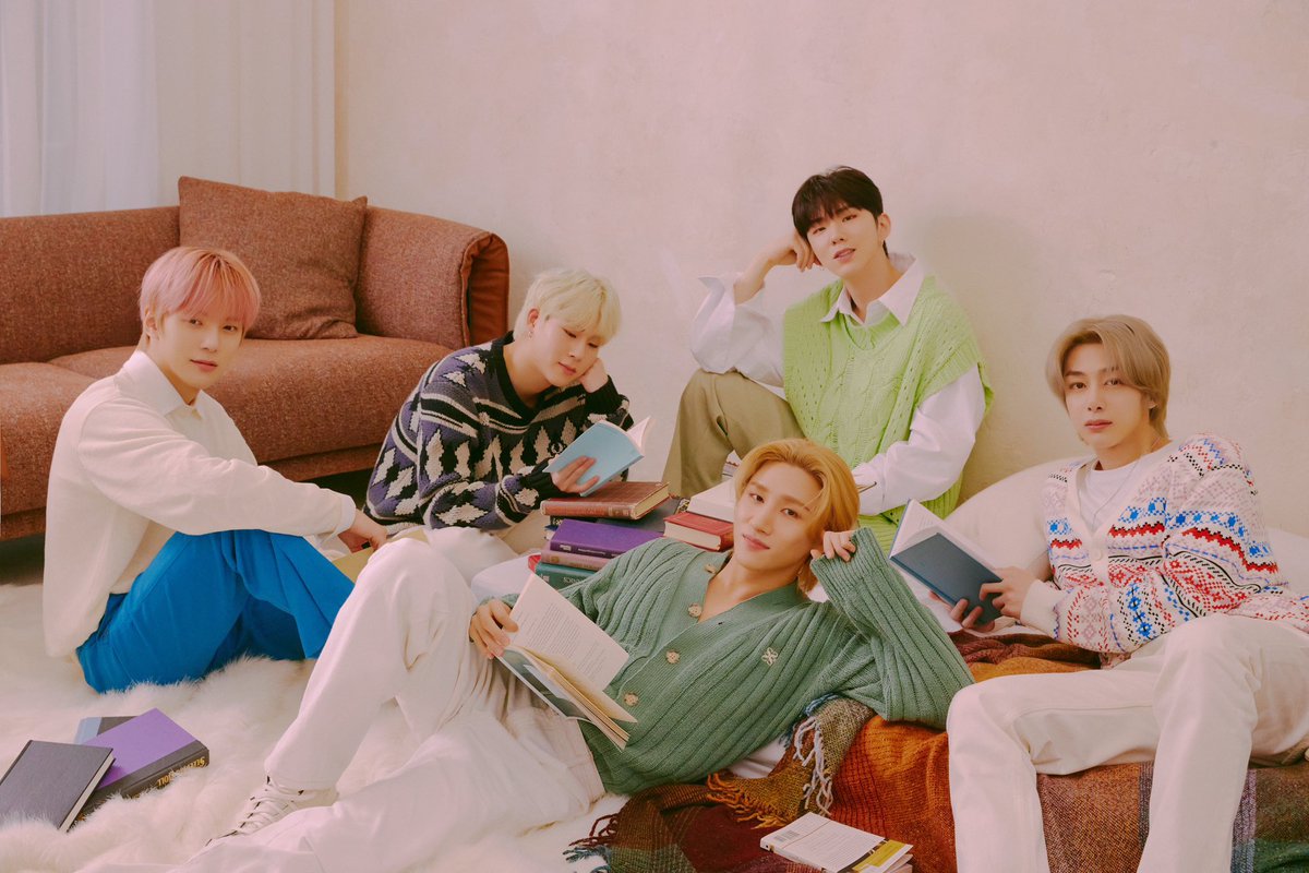 0514universe's tweet photo. [📸] THE READER 1 - #몬스타엑스 https://t.co/1W1RsDZWbk