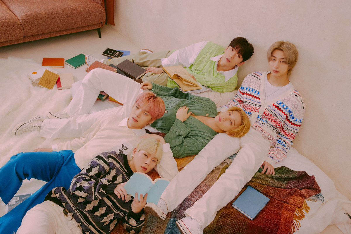 0514universe's tweet photo. [📸] THE READER 1 - #몬스타엑스 https://t.co/1W1RsDZWbk