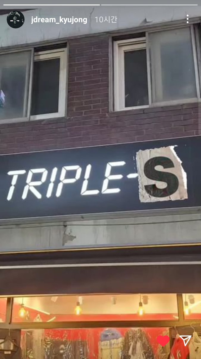 c0mmentabout's tweet photo. 이 오빠 이쁜 짓 하는 것 좀 보세요 #김규종 #SS501 #TripleS #ST01Now https://t.co/RnqEcKeMe9