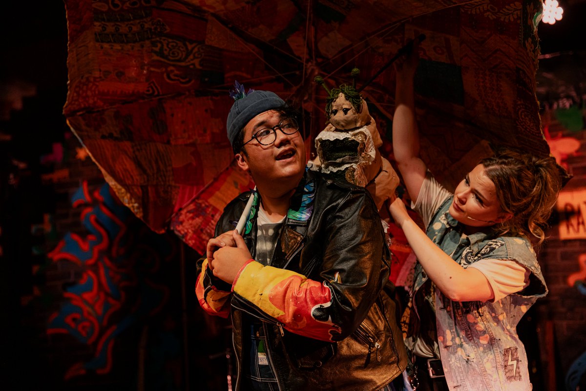 Jonny and friends have been busy! With 3 shows yesterday + 2 shows today at 10.30am and 1.30pm! It's lovely to make so many new friends! Monday and Tuesday is nap day/scrounging for snacks!
🎟<a href="/RiversideLondon/">Riverside Studios</a> #familyfun #childrenstheatre #christmasactivities #W6 #kidsmusic