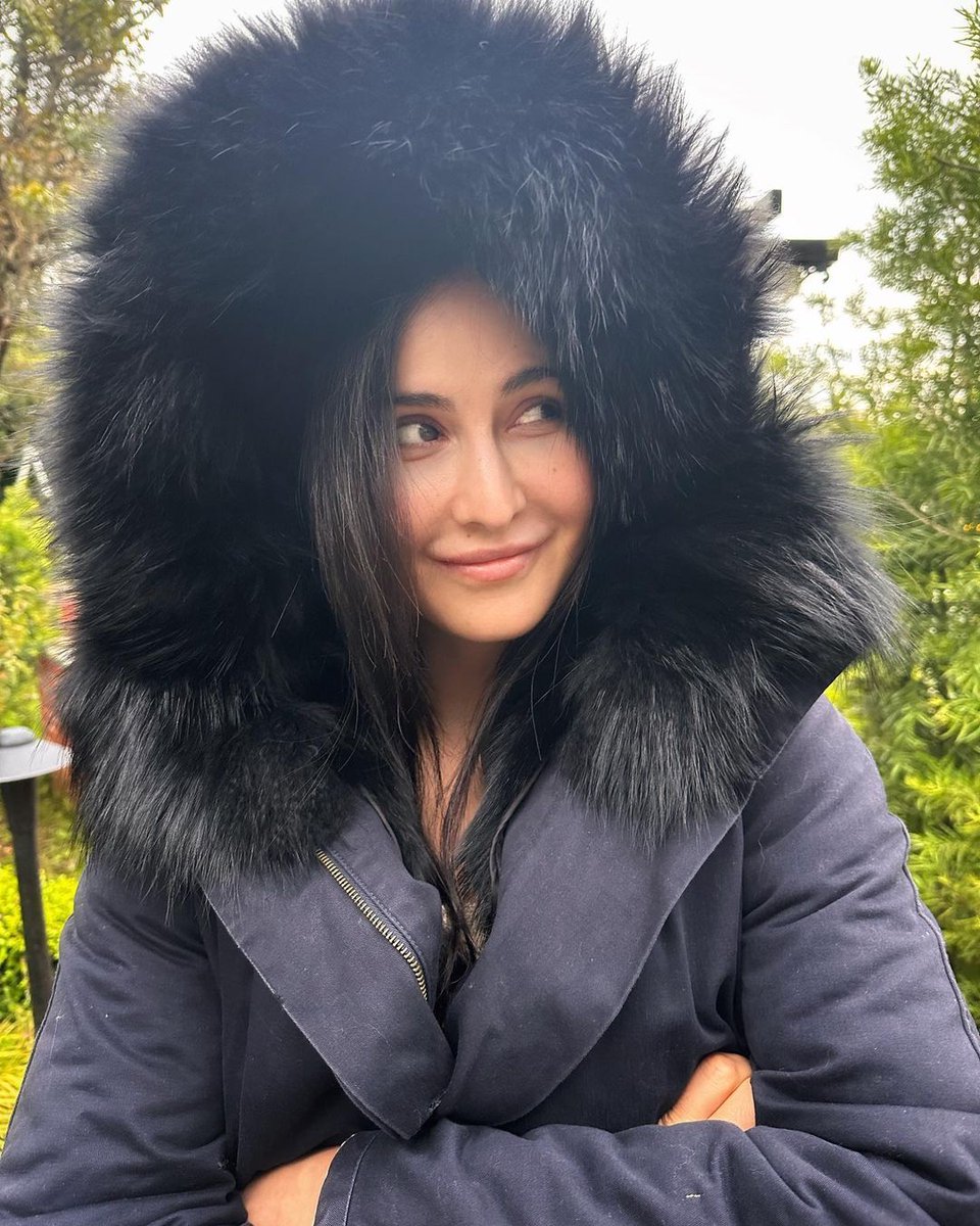 htcity's tweet photo. Katrina Kaif shares photos with Vicky Kaushal from romantic anniversary getaway in the hills, check it out!
#KatrinaKaif #VickyKaushal #Anniversary #VickyKat #Bollywood #BollywoodNews https://t.co/rcmLv2JwTI