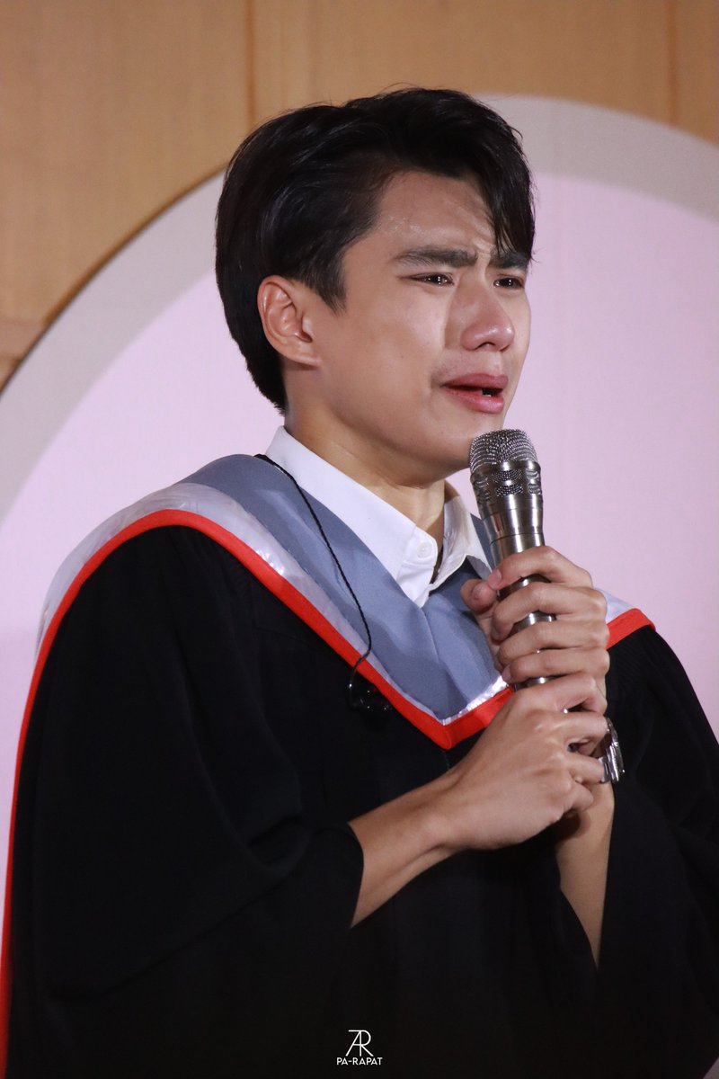 ohmnanon2728's tweet photo. โอมเก่งที่สุดแล้ว เก่งมาก ๆ เลย 🥹🧡

#OhmPawatGraduation
#OHMPAWAT
#PARAPATPIX https://t.co/avpXpIHAh9