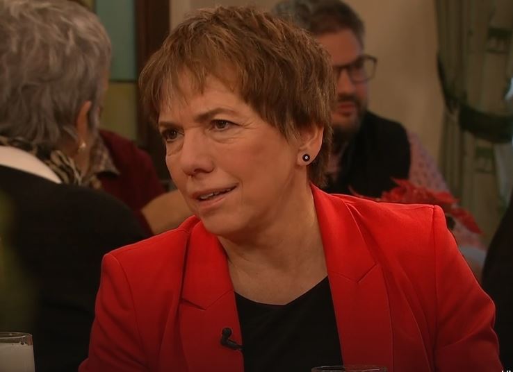 Die Theologin und Autorin Margot Käßmann am BR-Sonntagsstammtisch zum Krieg in der #Ukraine: „Ich habe – wie übrigens viele im Land - die Befürchtung, dass wir doch noch Kriegspartei werden könnten.“ #sonntagsstammtisch