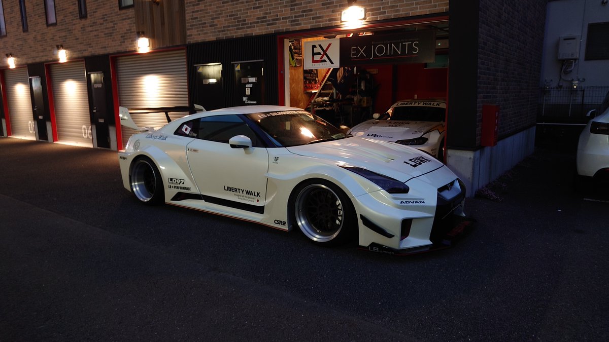 exjoints's tweet photo. LBWKグッズ多数お買い上げありがとうございました。また遊びに来てください！
#libetywalk #lbwk #tシャツ #グッズ #exjoints #R35 #supersilhouette https://t.co/4gg0JSEZNS