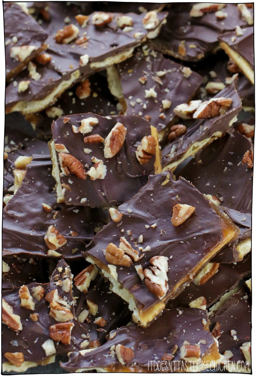 schmoozequeen's tweet photo. #VeganChristmas #CrackerCandy
Just 4 ingredients, super easy! Perfect treat for your holiday celebrations! Crunchy, chocolatey, sweet, and salty
Insanely yummy!
#itdoesnttastelikechicken #vegandesserts #christmas
https://t.co/9h8ROcYHfU @bonappetegan https://t.co/EW6El2E3CW