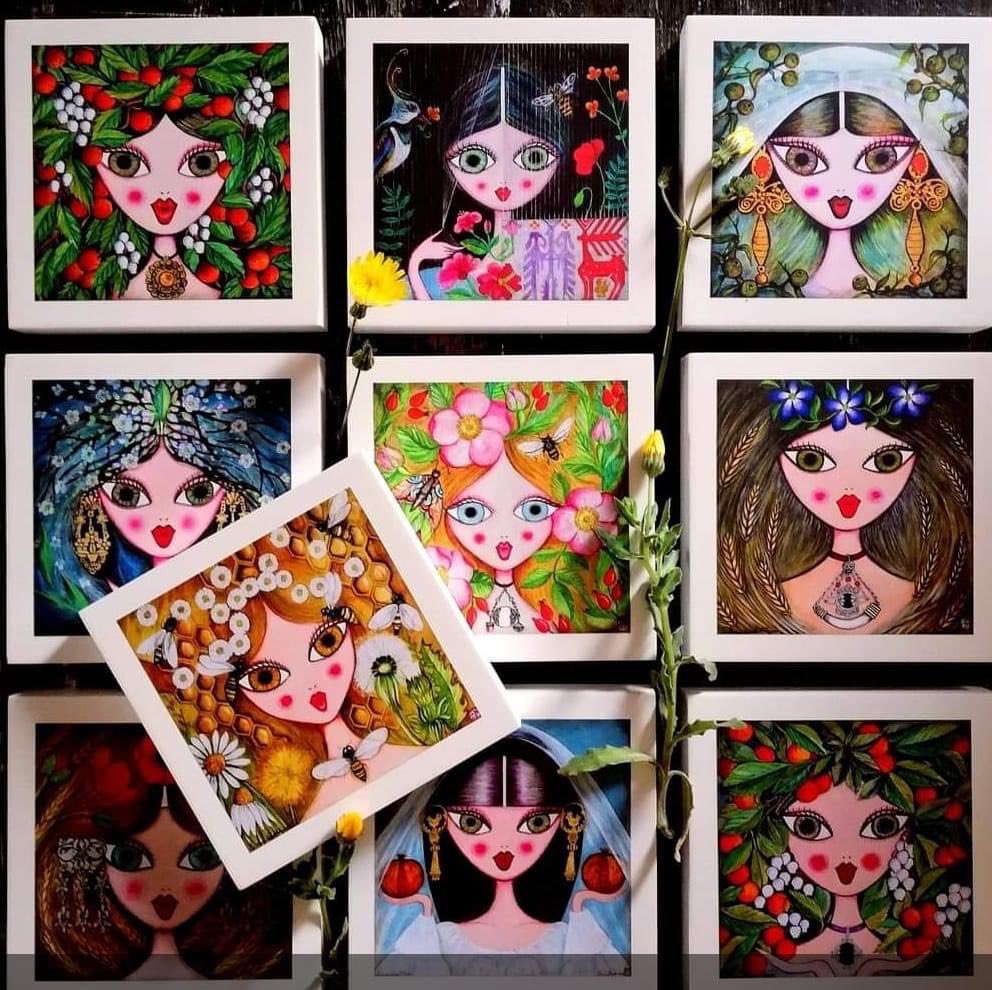 SardiniaToctoc's tweet photo. Sara Bachmann, danese d’origine laureata all’accademia delle belle arti di Firenze dipinge le sue donne in costume sardo. La musa ispiratrice è la sua bellissima figlia Freya, il marito Gianni cura ogni minimo particolare artistico. Le amiche di Freya ci portano fuori dal tempo, https://t.co/df5IQ3FfPi