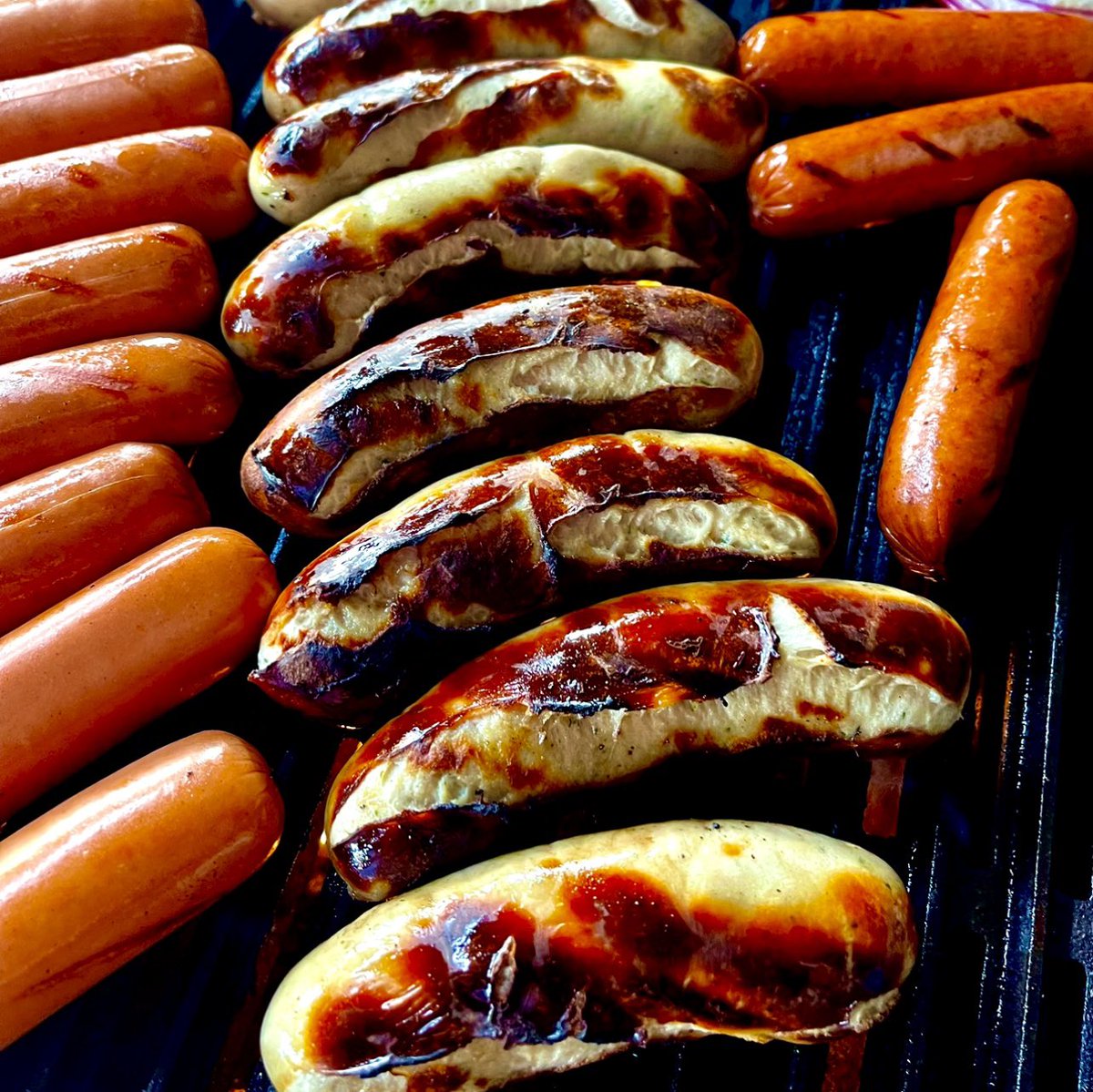 QCSausage's tweet photo. GAME DEY🔥
#timetotailgate #bratwursts #smokedsausages #cincinnatisausages #Bengals #WhoDey #CincinnatiBengals https://t.co/89bQHwvAlO