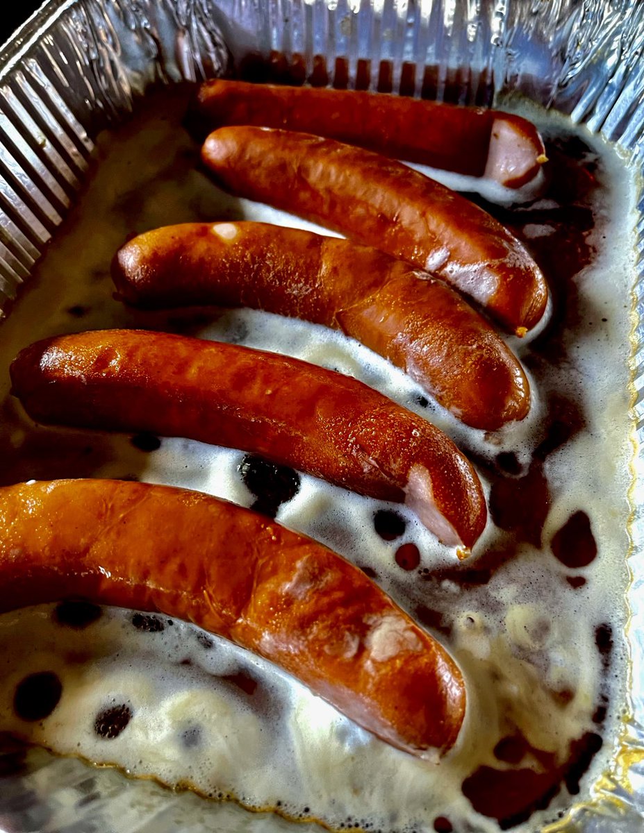 QCSausage's tweet photo. GAME DEY🔥
#timetotailgate #bratwursts #smokedsausages #cincinnatisausages #Bengals #WhoDey #CincinnatiBengals https://t.co/89bQHwvAlO