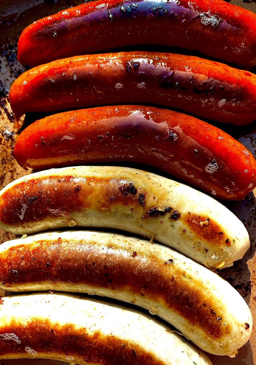 QCSausage's tweet photo. GAME DEY🔥
#timetotailgate #bratwursts #smokedsausages #cincinnatisausages #Bengals #WhoDey #CincinnatiBengals https://t.co/89bQHwvAlO