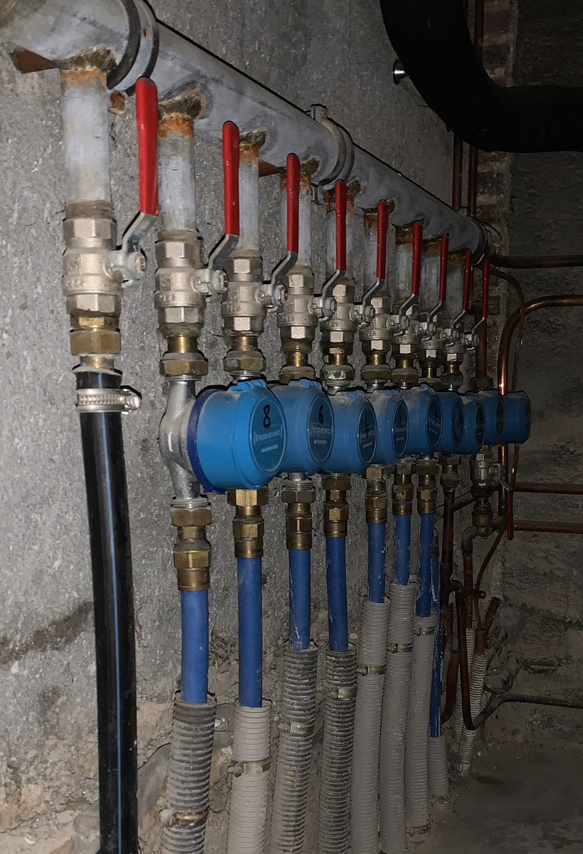 arnaudlemasson's tweet photo. « GARDE À VOUS » 

💦 Les compteurs d’eau… Individuels ou divisionnaires ? Même certains agents immobiliers sont quelques fois hésitant lorsque l’on pose la question dans le cadre d’une recherche d’immeuble pour nos clients. https://t.co/GiqKma0aNY