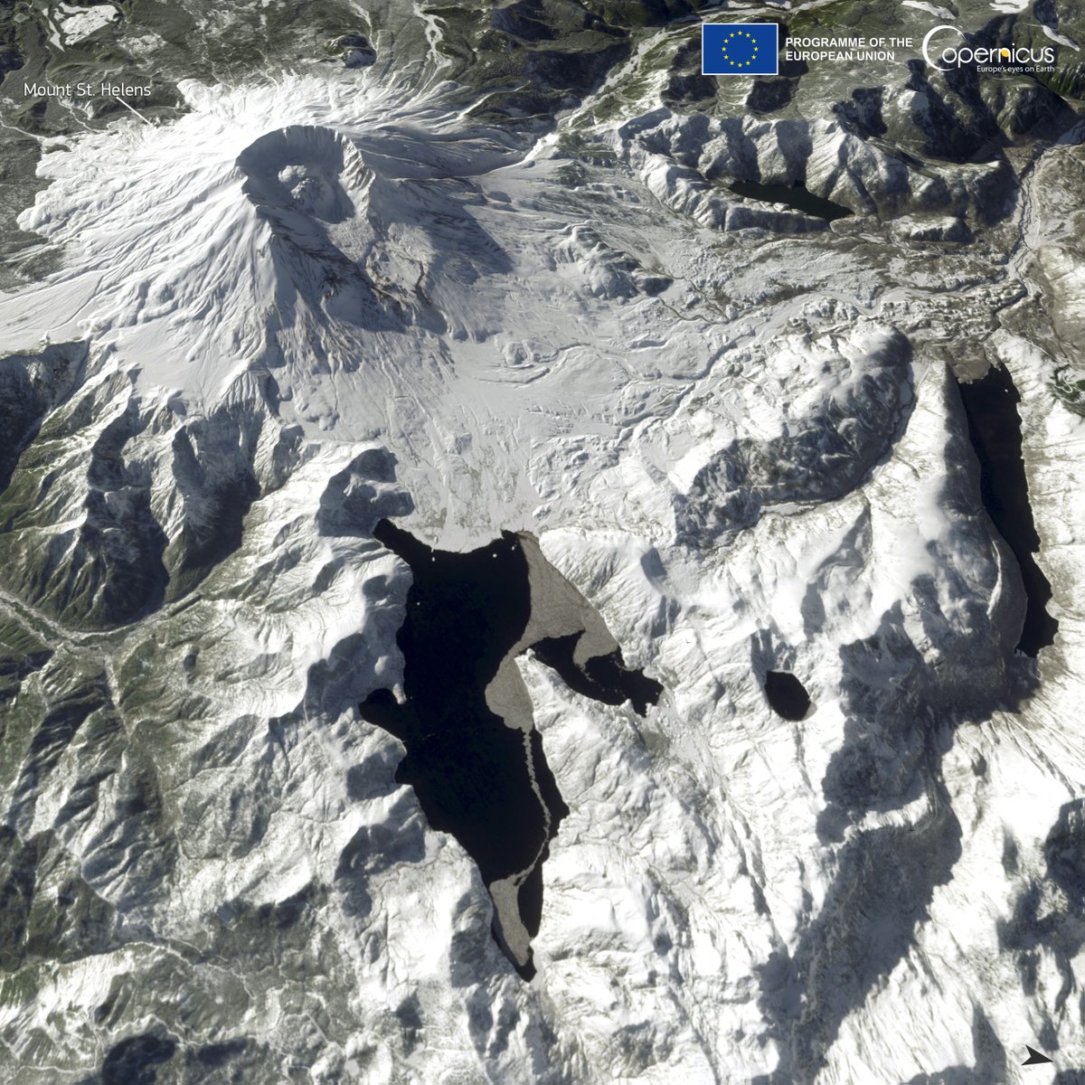 #InternationalMountainDay 🏔️ 5/5

Today we join the celebration of one of the most beautiful natural elements of #OurPlanet with a selection of #Copernicus 🇪🇺🛰️ imagery

⬇️Mount St. Helens, an active stratovolcano 🌋 in #USA 🇺🇸, as seen by #Sentinel2 🇪🇺🛰️on 3 November 2022