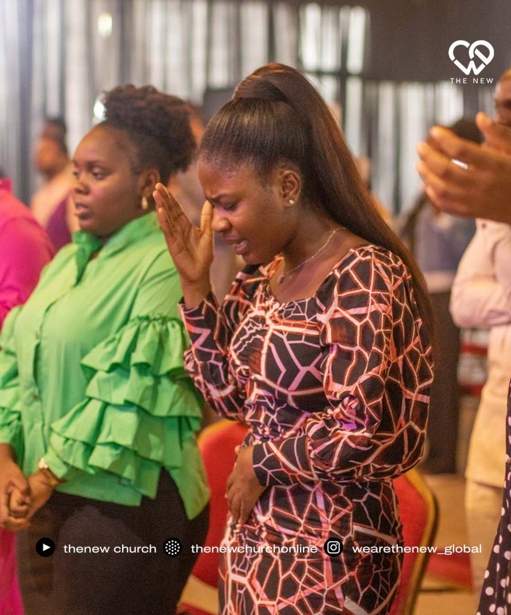 TheNew_ikeja's tweet photo. I enter the Holy of Holies
I enter through the blood of the Lamb
I enter to worship You only
I enter to honor I am๐๐๐
#Commandeer
#WeAreTheNew
#ILoveThisChurch https://t.co/IRUHgtwkW2