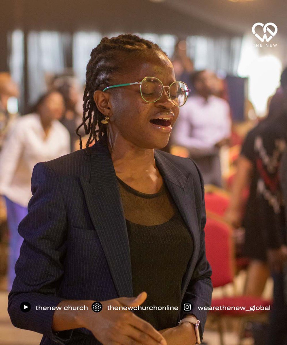 TheNew_ikeja's tweet photo. I enter the Holy of Holies
I enter through the blood of the Lamb
I enter to worship You only
I enter to honor I am๐๐๐
#Commandeer
#WeAreTheNew
#ILoveThisChurch https://t.co/IRUHgtwkW2