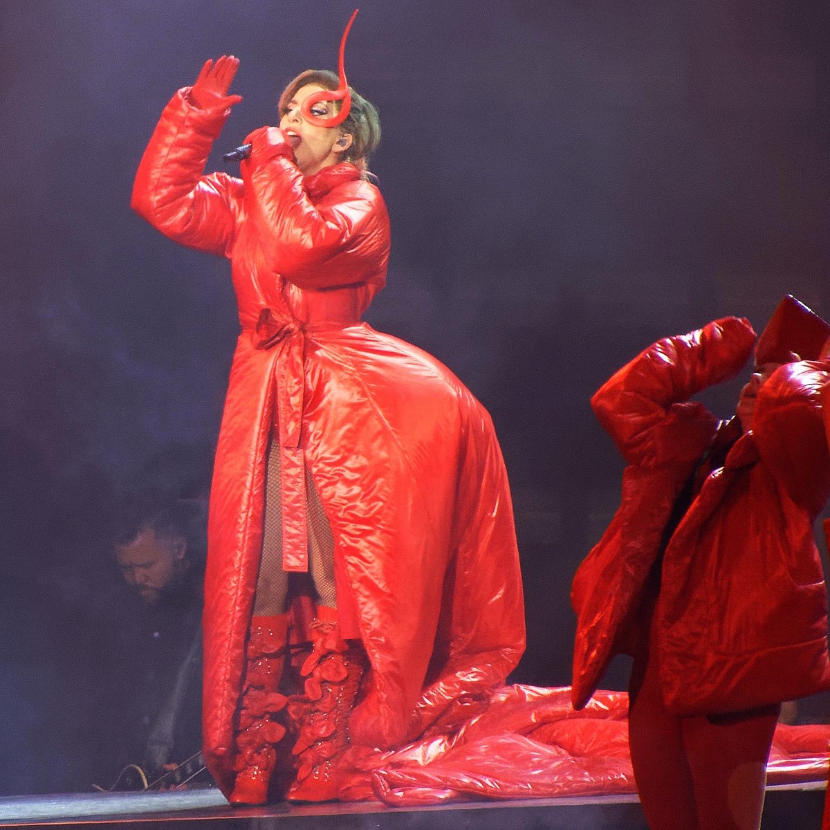 lady gaga charts on Twitter ""Bloody Mary" surpassed "Shallow" and is