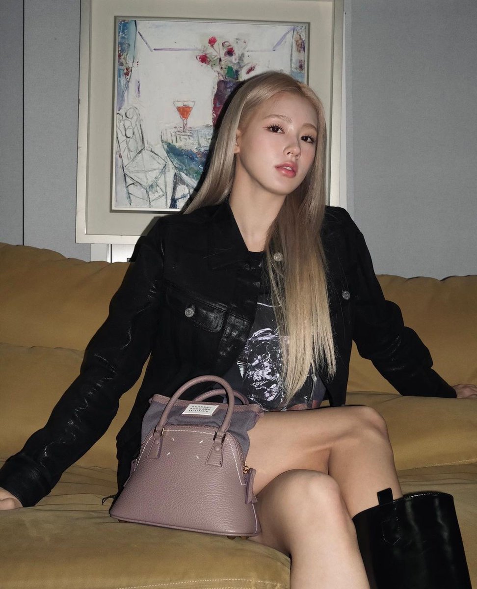 chmiyeonz's tweet photo. [ 📸 Black ]
️️ ️️ ️️️️️️️️ ️️ ️️ ️️️️️
️️ ️️ ️️️️️️️️ ️️ ️�� ️️️️️ https://t.co/BofT4Qd2Ri