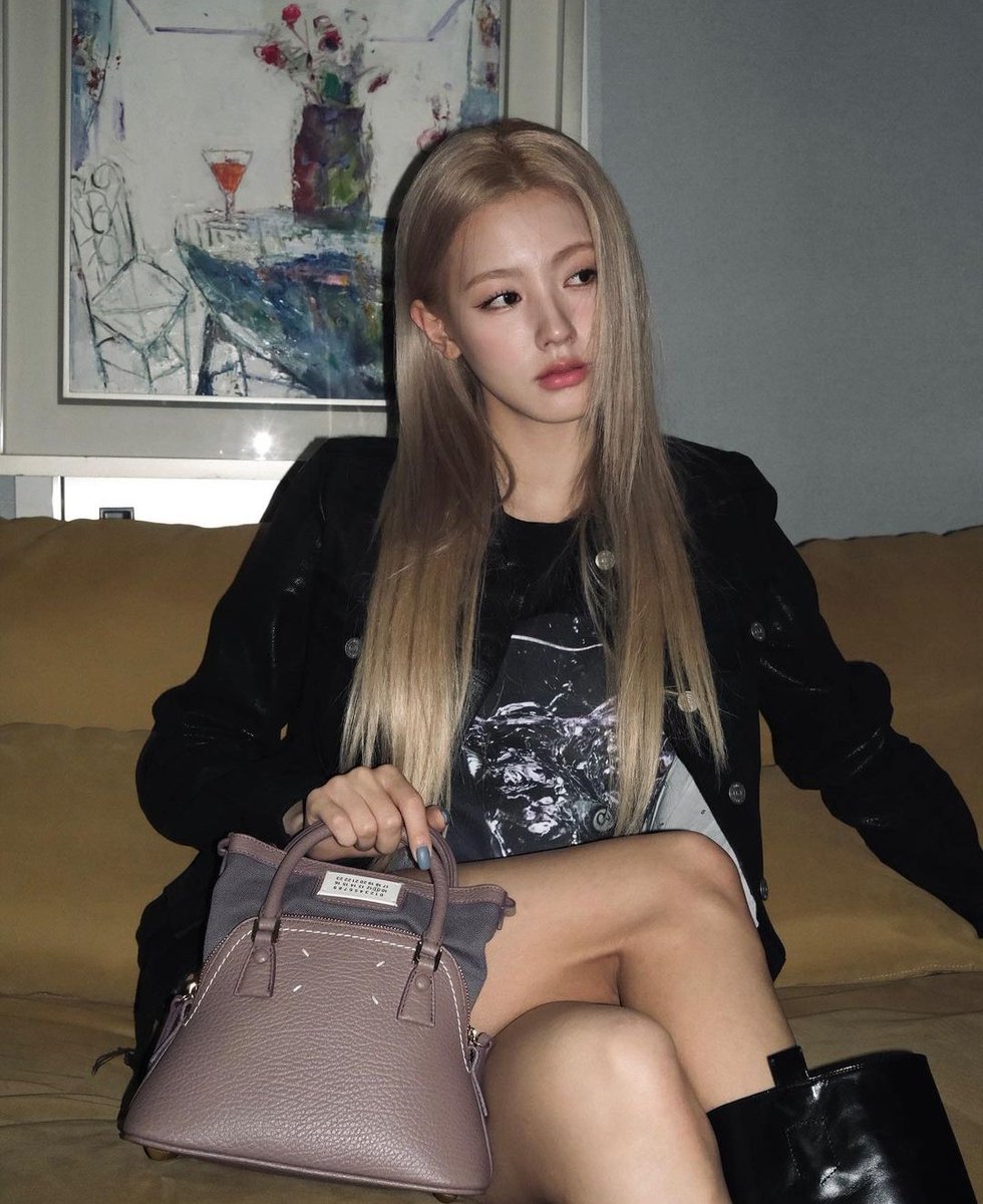 chmiyeonz's tweet photo. [ 📸 Black ]
️️ ️️ ️️️️️️️️ ️️ ️️ ️️️️️
️️ ️️ ️️️️️️️️ ️️ ️�� ️️️️️ https://t.co/BofT4Qd2Ri