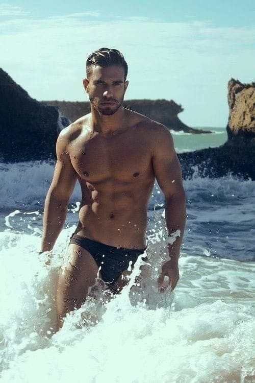 Neil37166348's tweet photo. Speedo stud. https://t.co/syXgBPPfIe