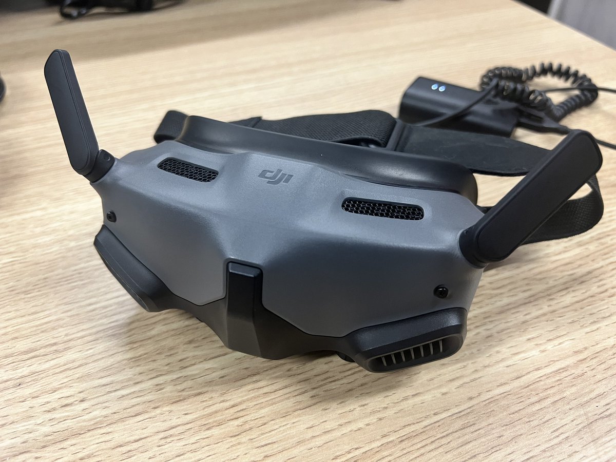 CapMori_RC's tweet photo. 最新FWが来ており、早速アップデートして #DJI #Goggles2 を #Airunit で使えるようになりました(^^)
メガネっ子の自分としてはとても嬉しいですし、何よりもスマートなので軽いw
V1ゴーグル要らねーな‼️ https://t.co/vnceyzCfMx