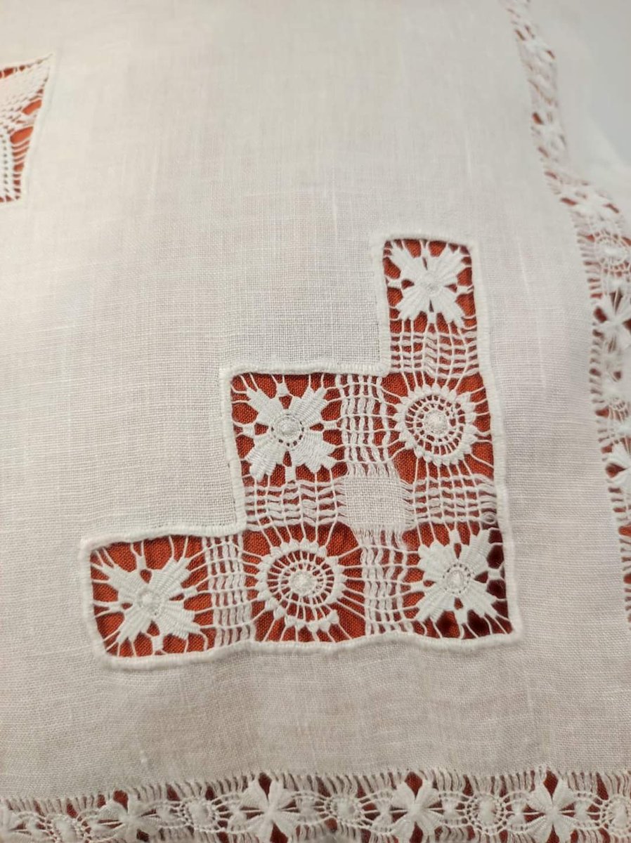 AudeVisine's tweet photo. #womensart #broderie
Splendide travail de jours anciens et jours de Cilaos par Marie-Odile Nadler, élève à Quimper de l'école de #broderie #PascalJaouen
https://t.co/ZQOcl5H2dr https://t.co/55gesWy7JZ