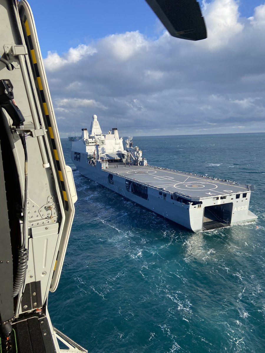 BertdeSmit's tweet photo. Afgelopen week aan boord van HNLMS Karel Doorman bij oefening FOST. Samenwerking vereist begrip voor elkaars capaciteiten; leerzame inzichten in Maritiem Optreden en de rol van Airpower daarin. #Teamwork! Dank voor de gastvrijheid!
@kon_marine @Kon_Luchtmacht https://t.co/rNYnDSQsAS