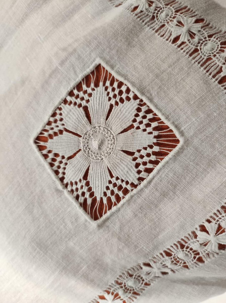 AudeVisine's tweet photo. #womensart #broderie
Splendide travail de jours anciens et jours de Cilaos par Marie-Odile Nadler, élève à Quimper de l'école de #broderie #PascalJaouen
https://t.co/ZQOcl5H2dr https://t.co/55gesWy7JZ