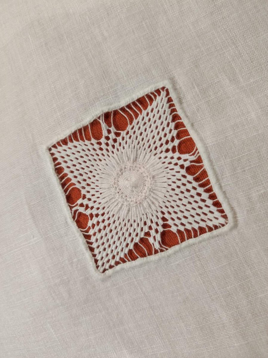 AudeVisine's tweet photo. #womensart #broderie
Splendide travail de jours anciens et jours de Cilaos par Marie-Odile Nadler, élève à Quimper de l'école de #broderie #PascalJaouen
https://t.co/ZQOcl5H2dr https://t.co/55gesWy7JZ