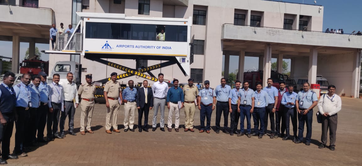 aaiblgairport's tweet photo. Anti-Hijacking Mock Exercise conducted under the Chairmanship of Addl. DC,#Belagavi &amp; Committee members i/c #AirportDirector.Mock exercise conducted successfully. ATC,CNS,Fire,Tech:#AAI ,
Airport Police Personnel:#KSISF &amp; others participated in Exercise.@AAI_Official @AAIRHQSR https://t.co/o37OH4d23j
