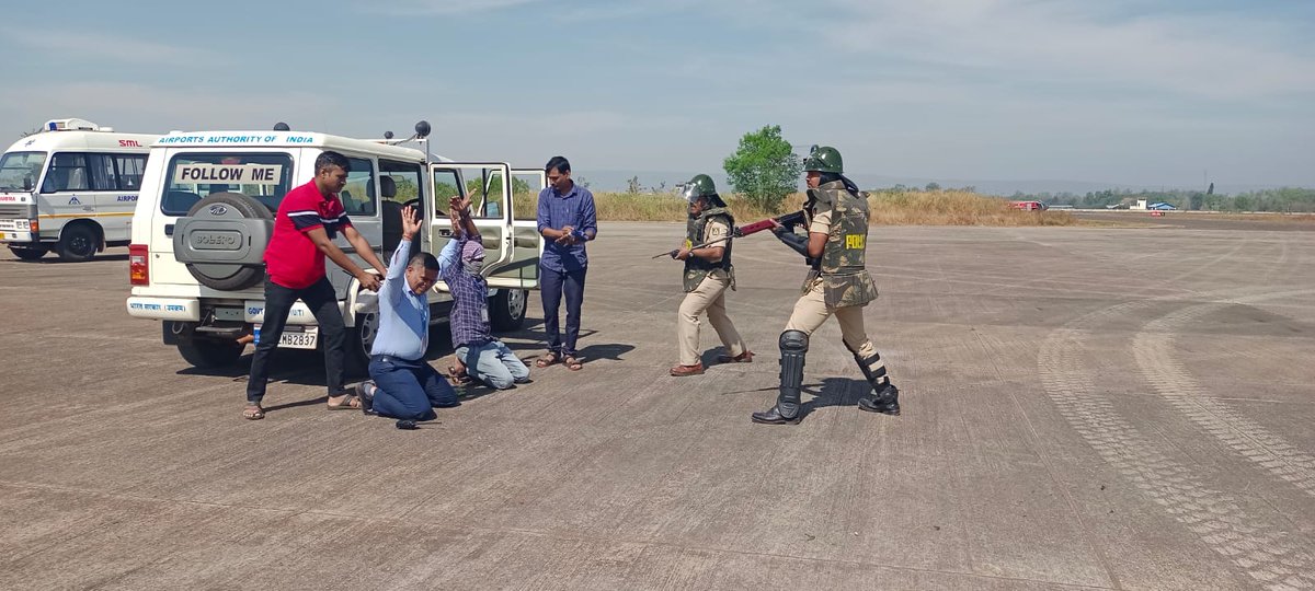 aaiblgairport's tweet photo. Anti-Hijacking Mock Exercise conducted under the Chairmanship of Addl. DC,#Belagavi &amp; Committee members i/c #AirportDirector.Mock exercise conducted successfully. ATC,CNS,Fire,Tech:#AAI ,
Airport Police Personnel:#KSISF &amp; others participated in Exercise.@AAI_Official @AAIRHQSR https://t.co/o37OH4d23j
