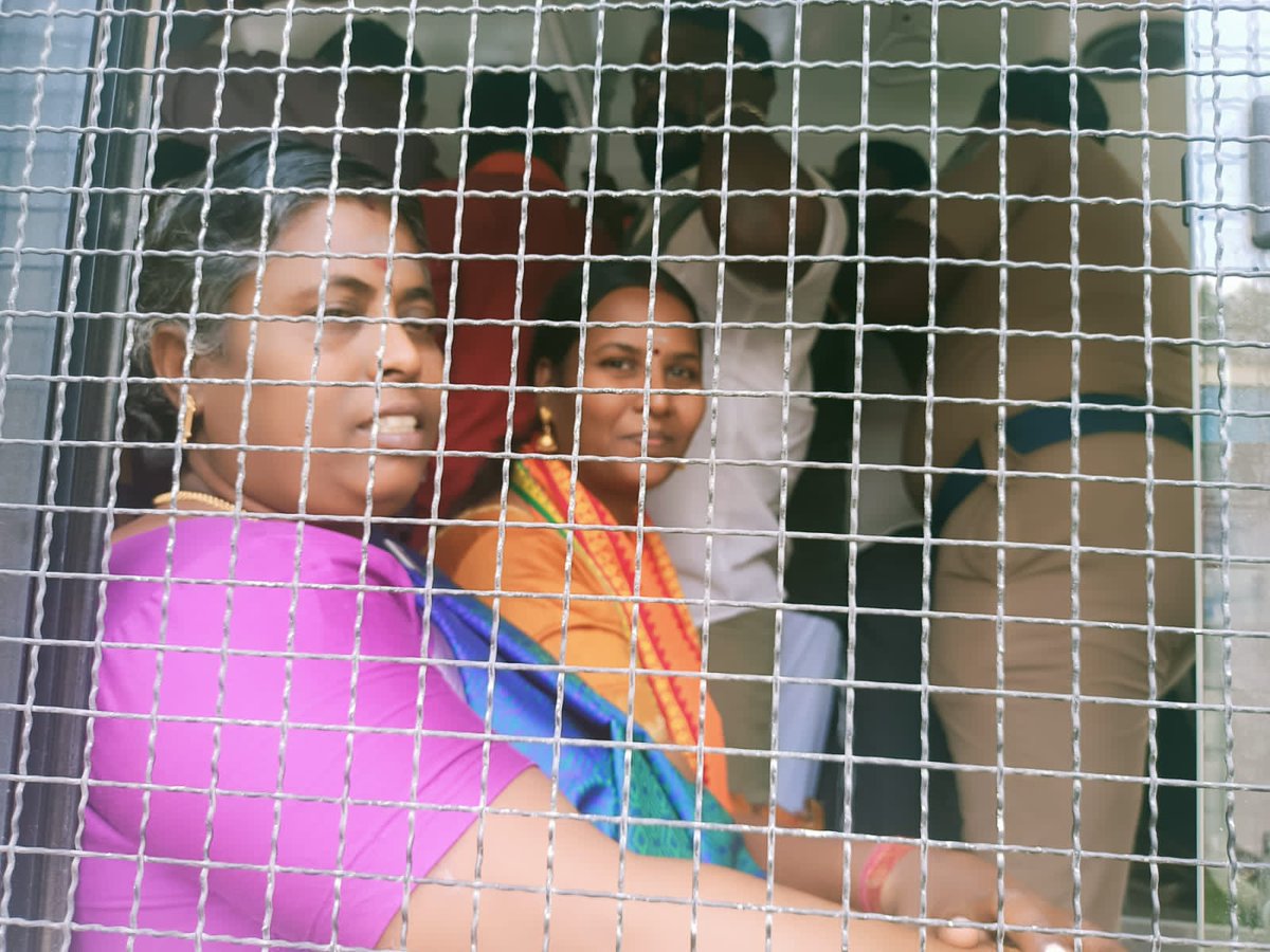 bjp_parameswari's tweet photo. #justiceforsembulingam 

தமிழக காவல்துறையை எதிர்த்து செம்புலிங்கத்துக்கு நீதி கேட்டு போராட்டம் நடத்தி கைது செய்யப்பட்டு காவலில் உள்ள தருணம்...@annamalai_k @KaruppuMBJP @KaruNagarajan @KesavaVinayakan @DuraiswamyVpd @APriya_Official @anbuselvan_Bjp @CCHANDR62305277 @TNBJP_Medcell https://t.co/cZTuvFw0aL