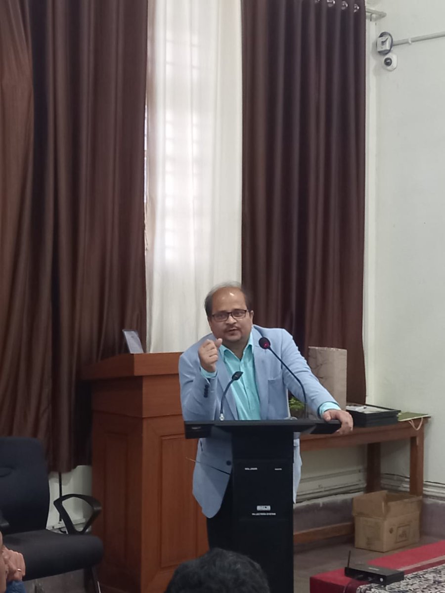 CellDnlu's tweet photo. The master of the ceremony Mr Rohit Mewara called Prof. Mr  Yogesh Pratap Singh for the words of motivation. Toward the end, Mr Rishabh Gupta, Convener of Internship cell began the felictatiok ceremony. https://t.co/8R2xYpwA5v
