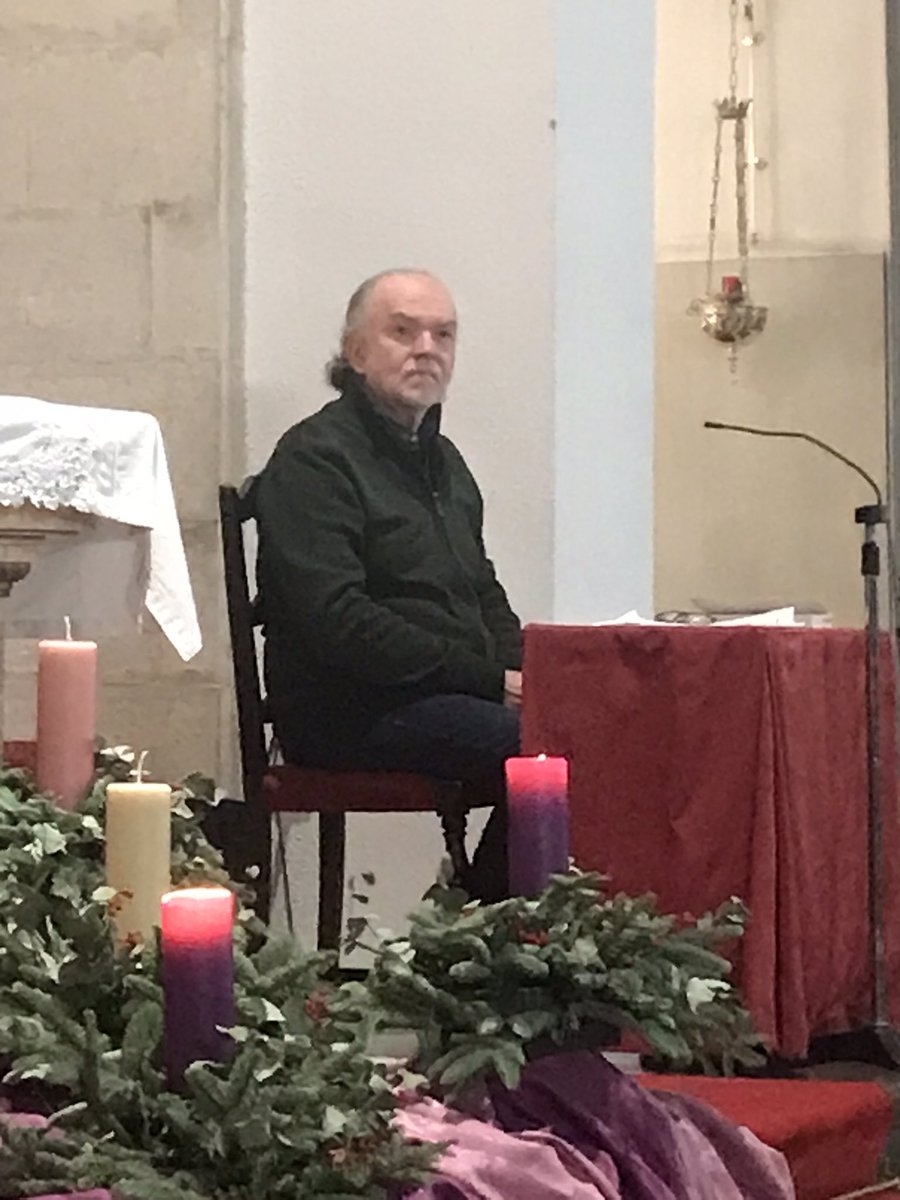 psbartolomejaen's tweet photo. Anoche en la parroquia, Fermín Negre presentando su libro MUÉVEME en un ambiente de oración y reflexión. Alguno de los parroquianos colaboramos con algunos cantos compuestos por su grupo Ixcís. https://t.co/a2cZBO5qT2