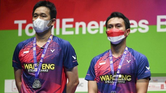 BadmintonLive1's tweet photo. RAPOT "THE DADDIES" DI 2022

#SIO2022 [🥈]
#AE2022 [🥈]
#SO2022 [R32]
#KO2022 [SF]
#BAC2022 [R16]
#TO2022 [QF]
#IM2022 [R16]
#IO2022 [R32]
#MO2022 [QF]
#MM2022 [🥈]
#SO2022 [SF]
#BWC2022 [🥈]
#JO2022 [R16]
#DO2022 [R16]
#FO2022 [R32]
#WTF2022 [🥈]

49 MATCH
32 WIN
17 LOSE
WR: 65% https://t.co/8Nb30KsM6h