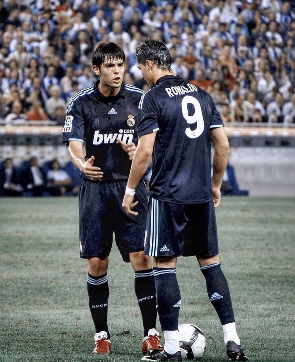 totalcristiano's tweet photo. Kaka: “Your tears belong to all those who love this sport and are happy to see you on the pitch, my friend Cristiano.” https://t.co/4bgzjgzn8I